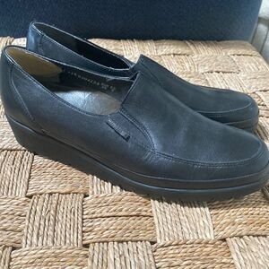 Women’s Mephisto air jet black leather loafers 9